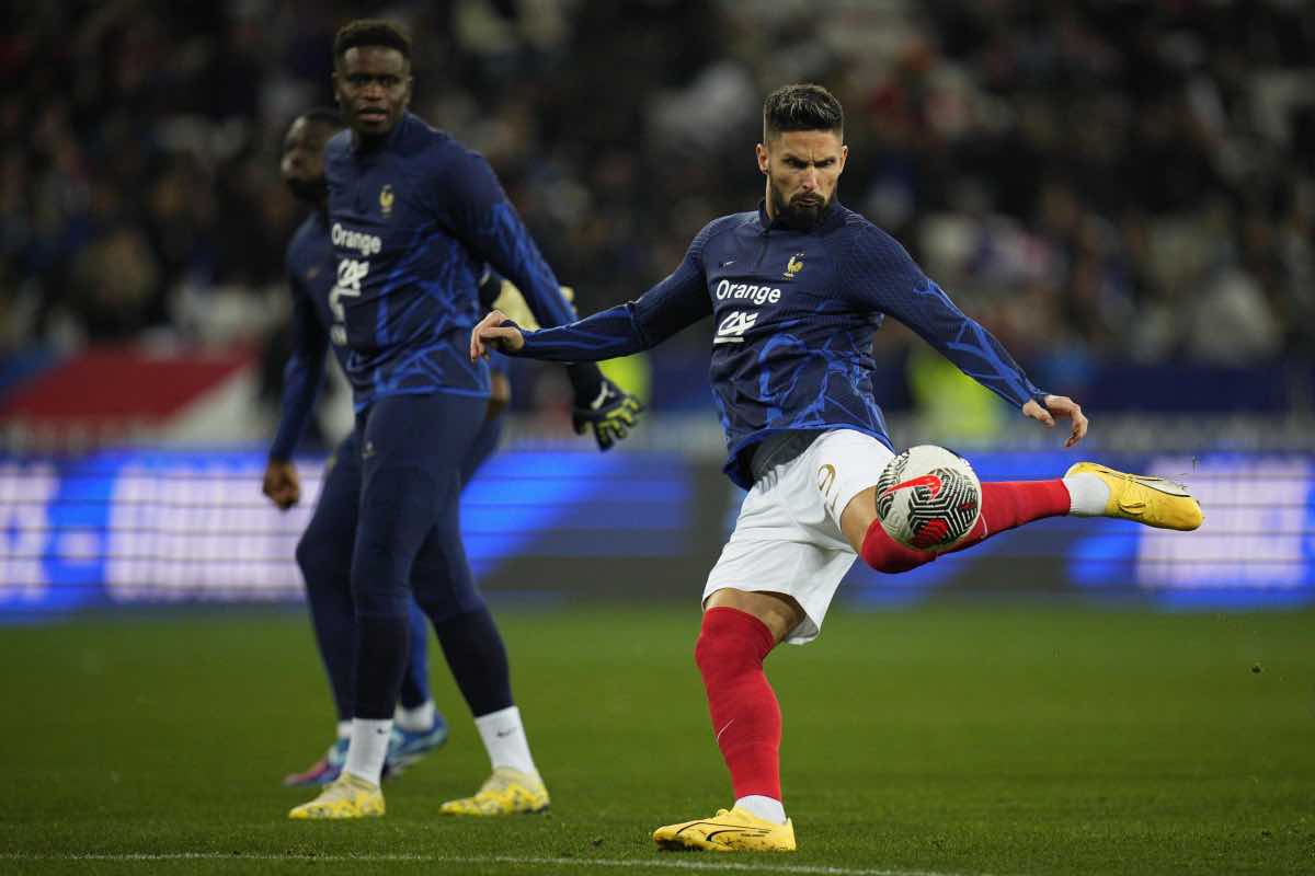 Giroud e l'allenamento sui tiri al volo: clamoroso