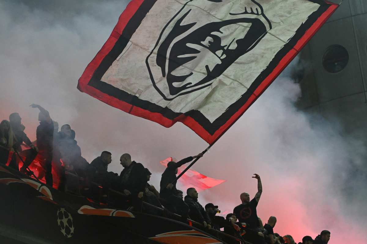 Tifosi del Milan protestano contro la Gazzetta