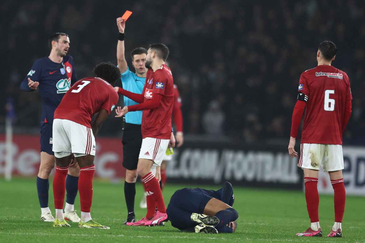 Milan, l'agente consiglia Lilian Brassier