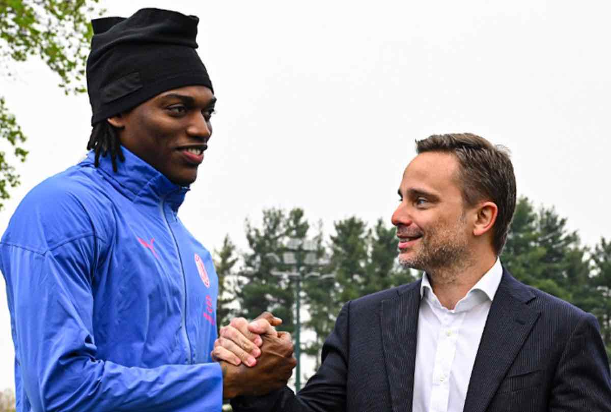 Leao premiato a Milanello per le 200 presenze