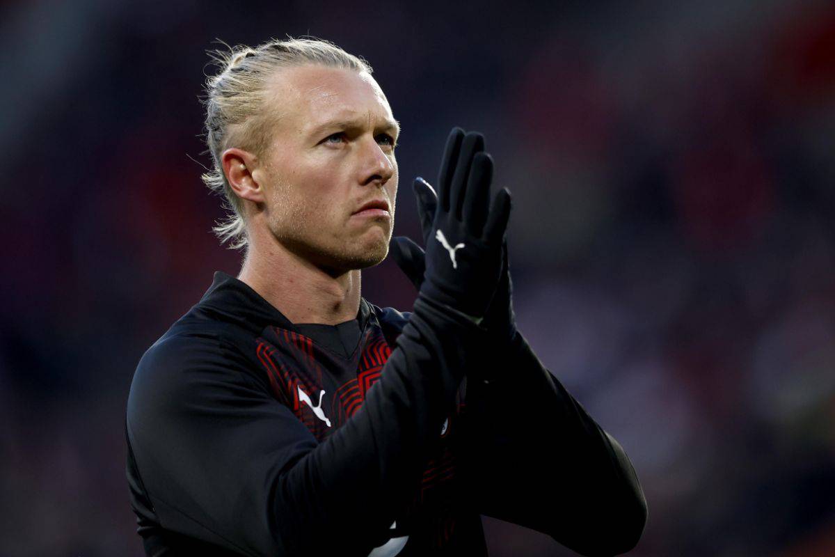 Simon Kjaer in gruppo