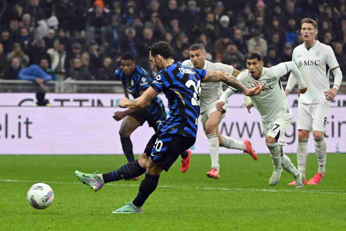 Calhanoglu calcia il rigore
