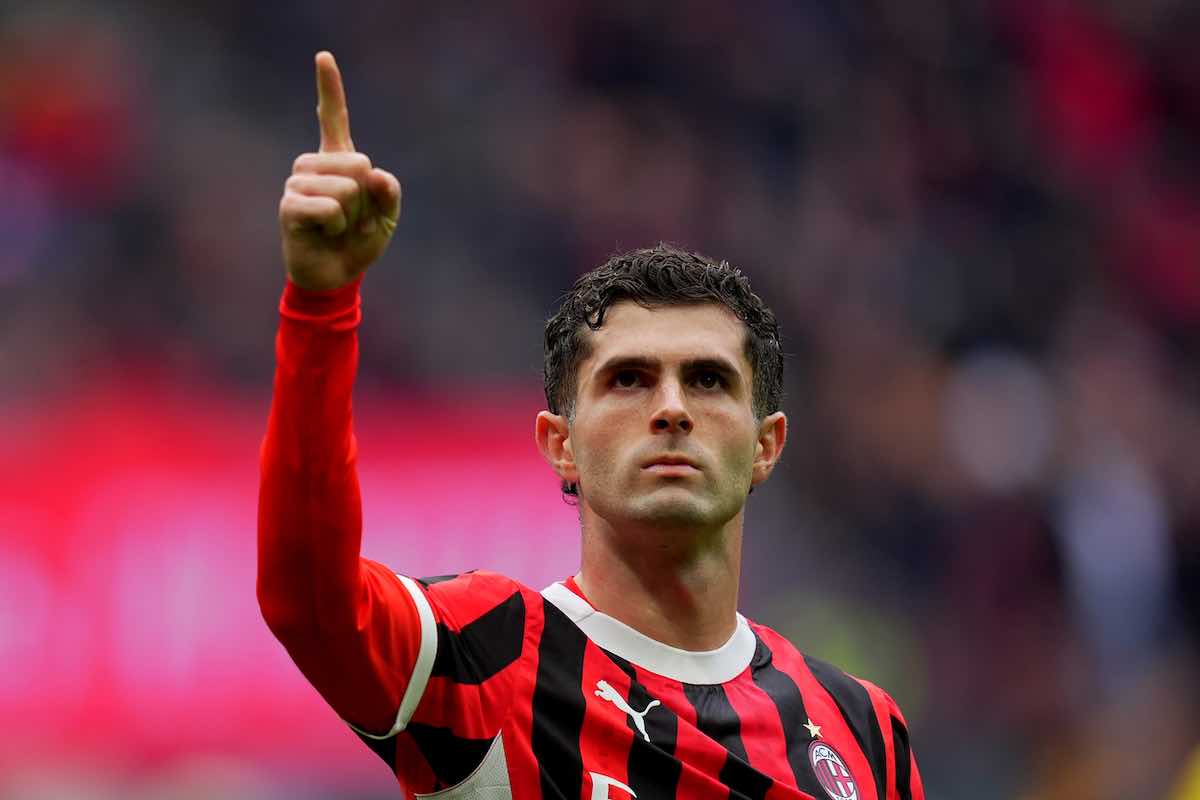 Pulisic col dito puntato in alto