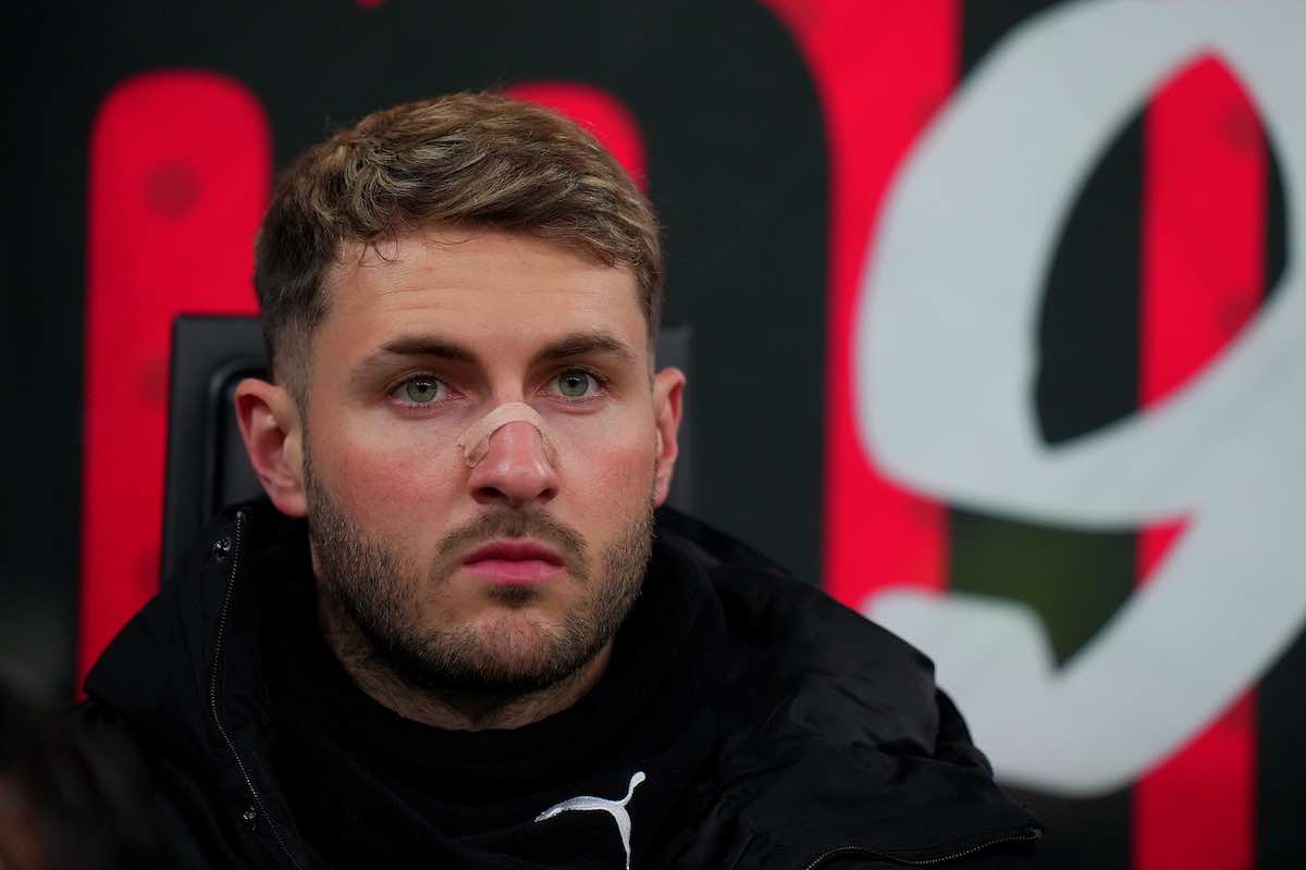 Santi Gimenez in panchina a San Siro
