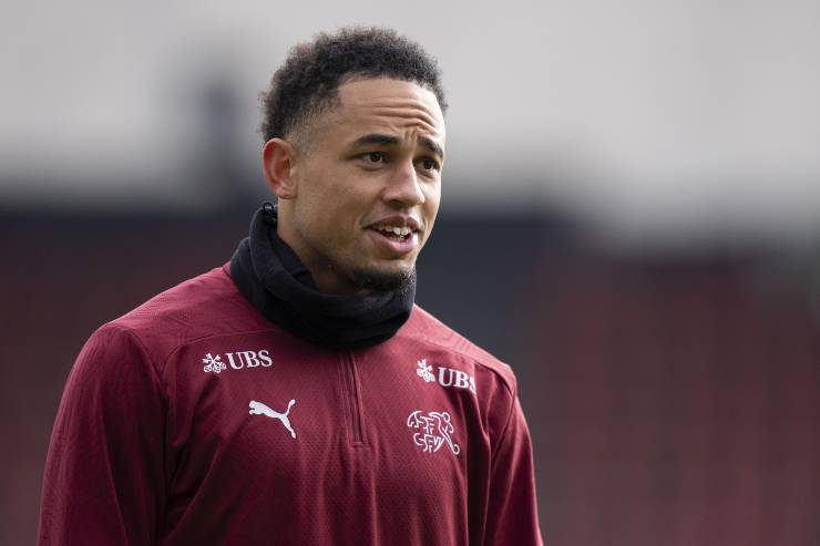 Noah Okafor attaccante del Milan durante un allenamento con la nazionale svizzera