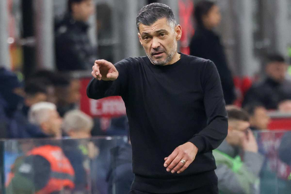 Sergio Conceicao allenatore del Milan richiama i giocatori rossoneri