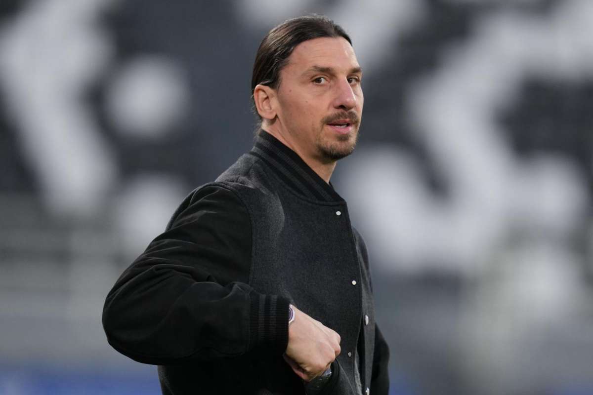 Zlatan Ibrahimovic dirigente del Milan durante una partita