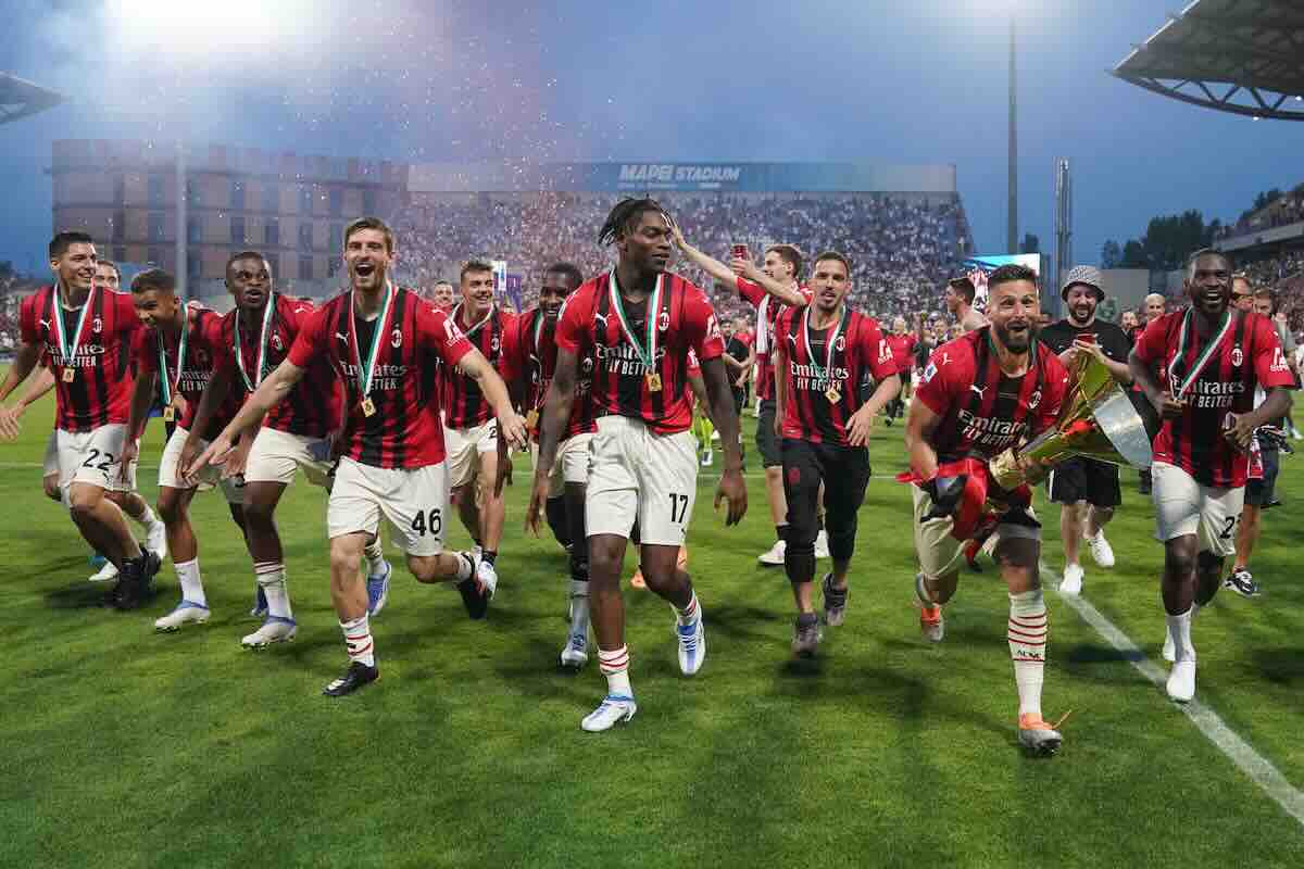 I giocatori del Milan durante i festeggiamenti per lo Scudetto