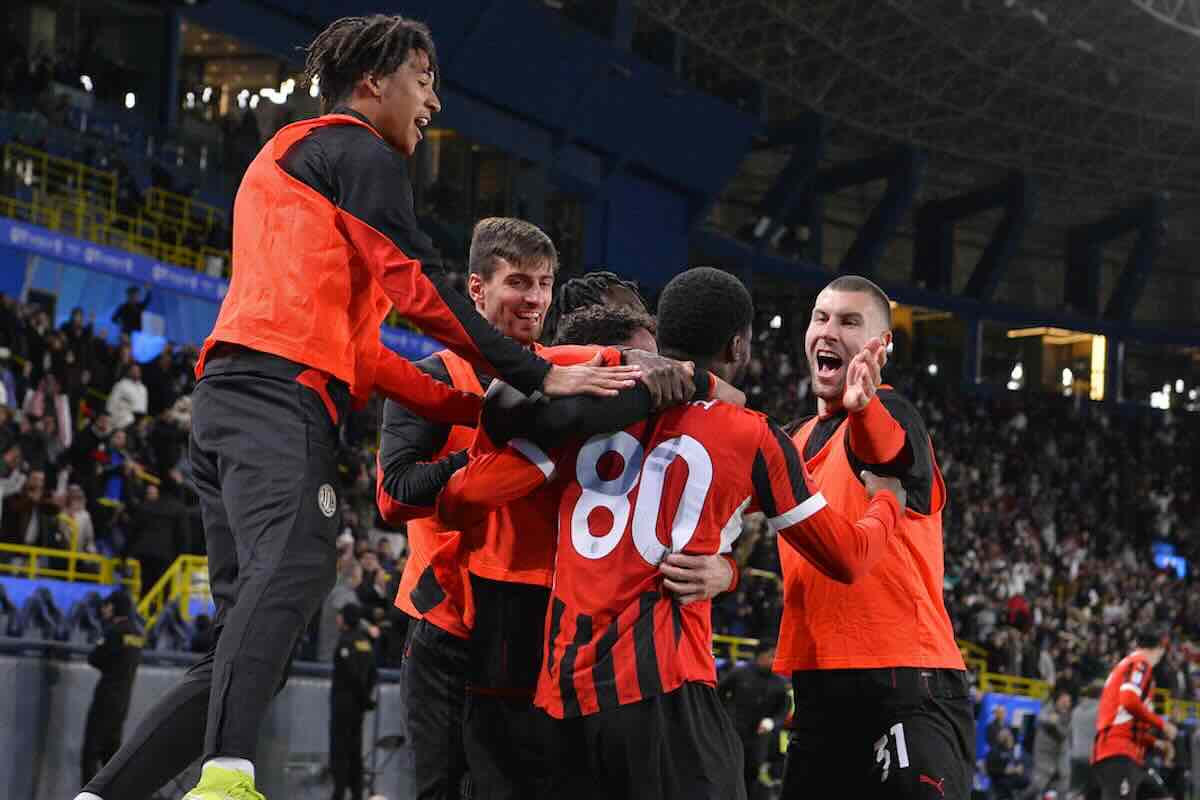 I giocatori del Milan esultano dopo un gol