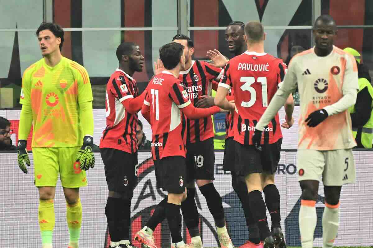 I giocatori del Milan esultano dopo un gol