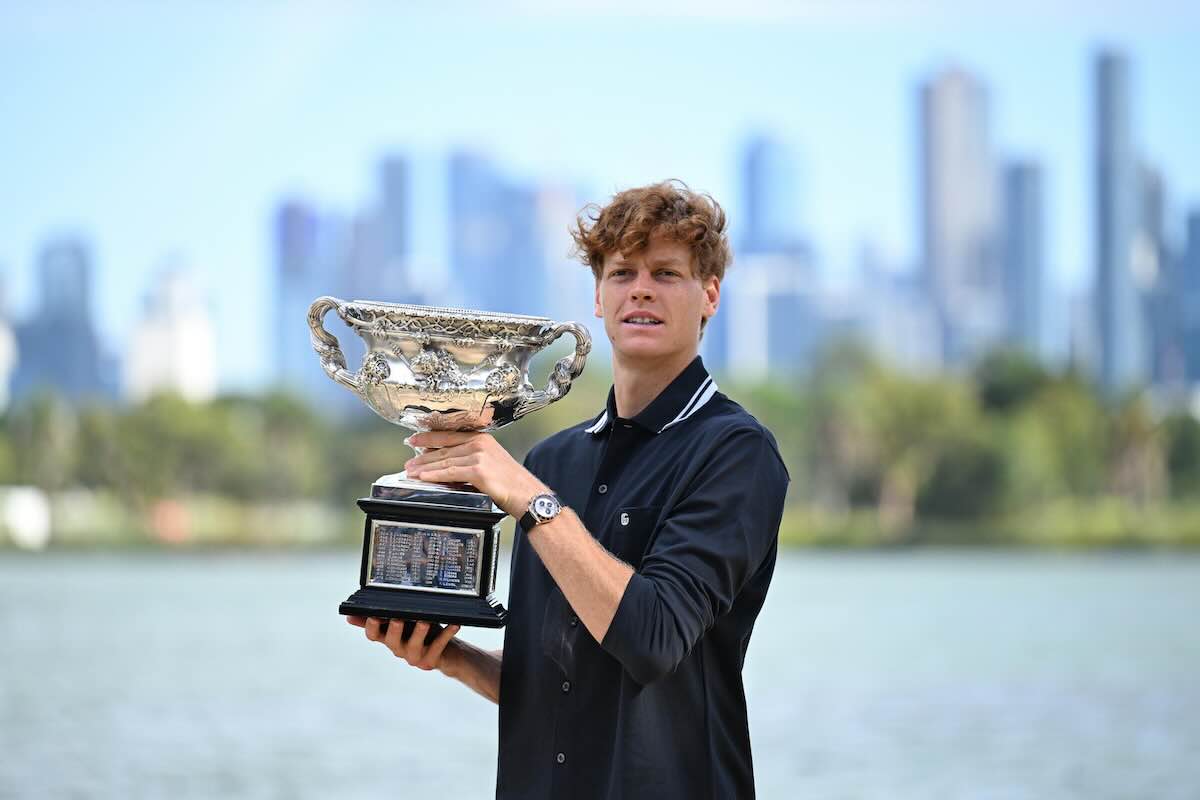 Sinner con il trofeo dell'Australian Open