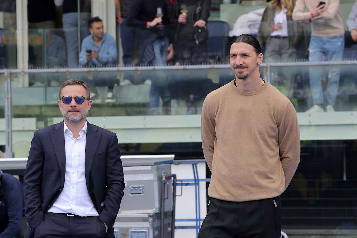 Ibra e Furlani seguono il Milan a bordo campo