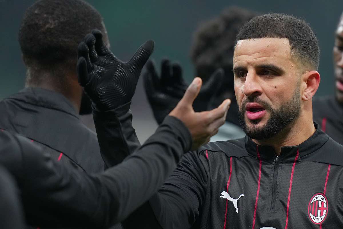 Walker prima del calcio d'inizio di un match del Milan