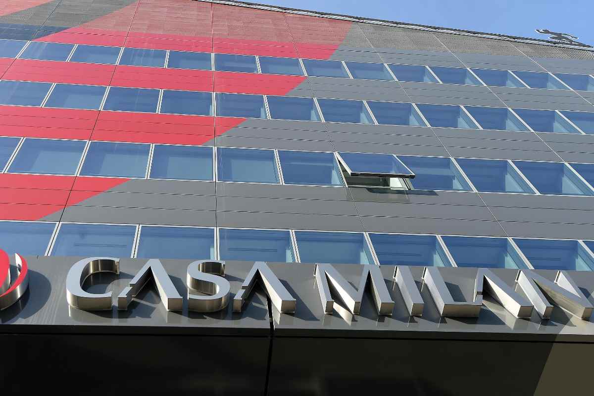 La facciata di Casa Milan sede del club rossonero