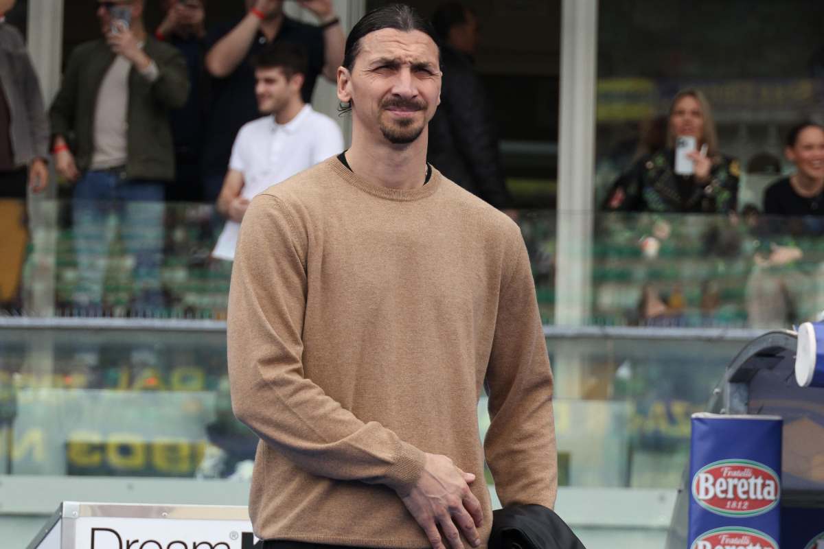 Zlatan Ibrahimovic dirigente del Milan a bordocampo