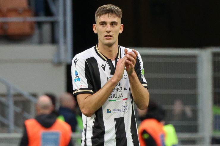 Lorenzo Lucca attaccante dell'Udinese durante una partita