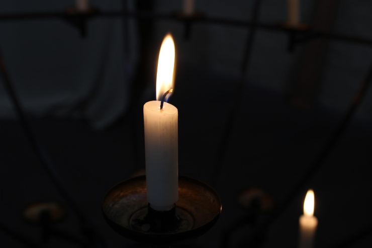 Candela accesa in segno di lutto