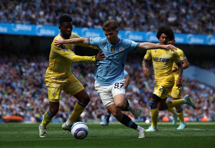 McAtee centrocampista del Manchester City in azione durante una partita