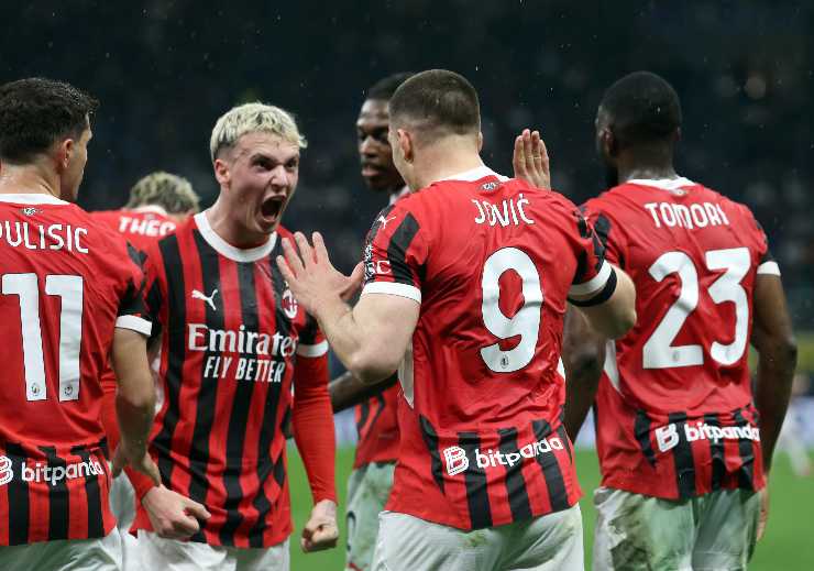 Giocatori del Milan esultano per il gol di Jovic all'Inter in Coppa Italia