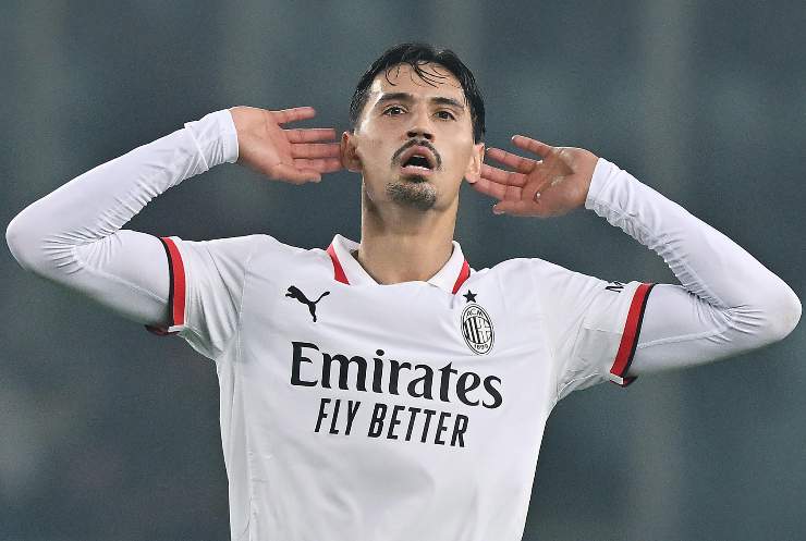 Reijnders centrocampista del Milan esulta dopo un gol segnato