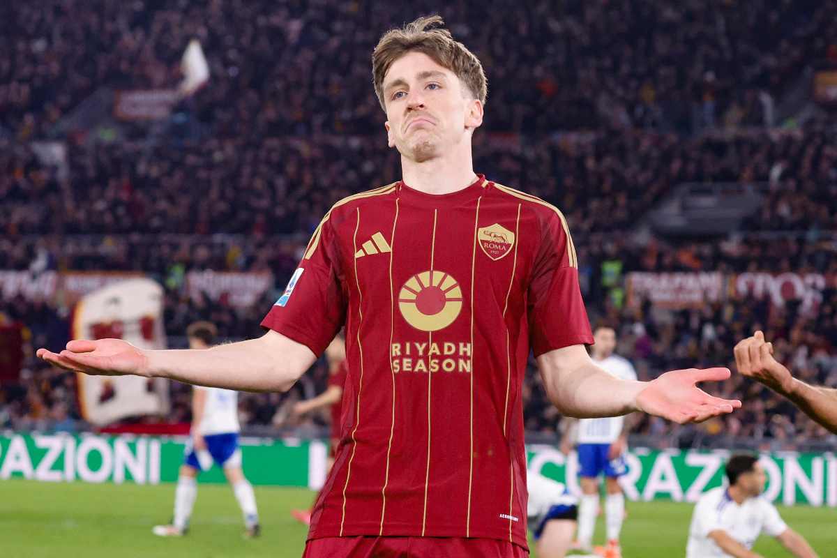 Alexis Saelemaekers giocatore della Roma esulta dopo un gol