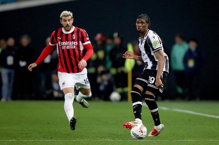 Theo Hernandez in azione durante Udinese-Milan