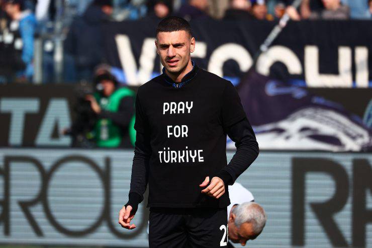 Demiral durante il riscaldamento