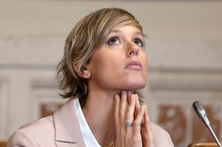 Pellegrini guarda verso l'alto