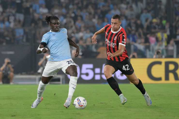 Filippo Terracciano contrasta Tchaouna in Lazio-Milan