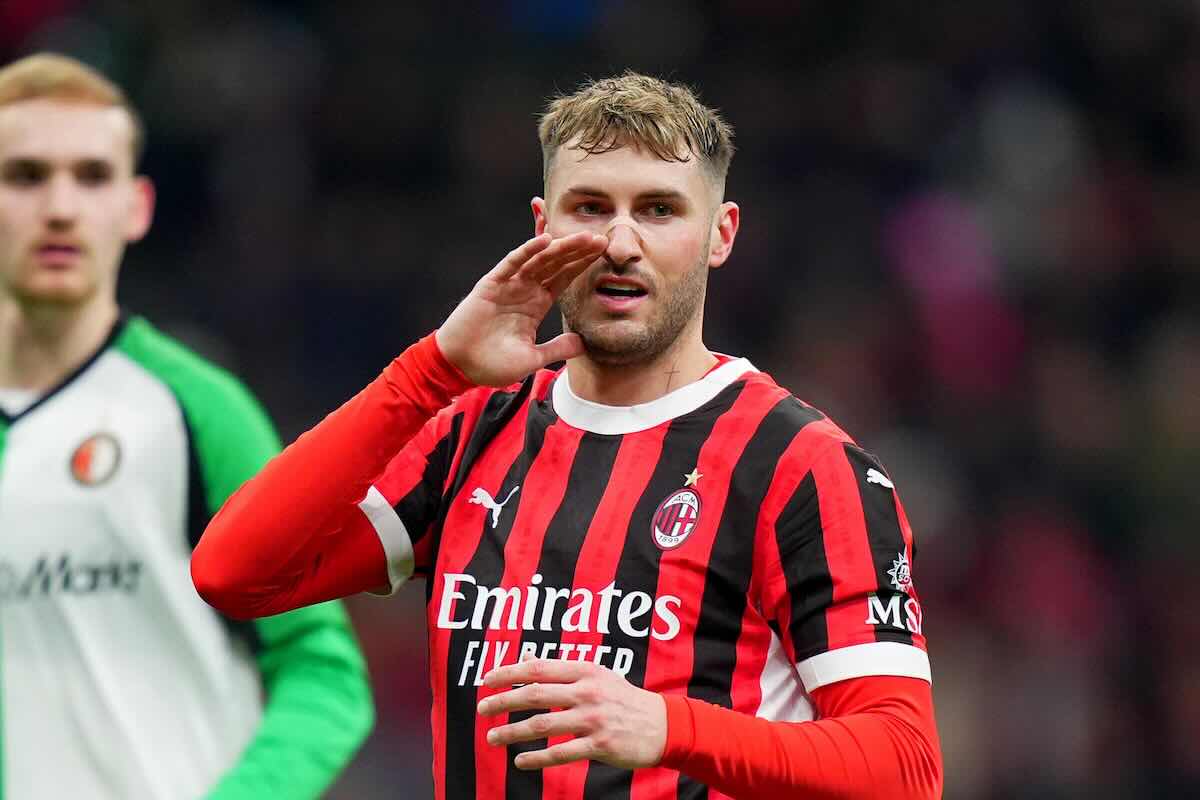 Gimenez richiama i compagni durante una partita