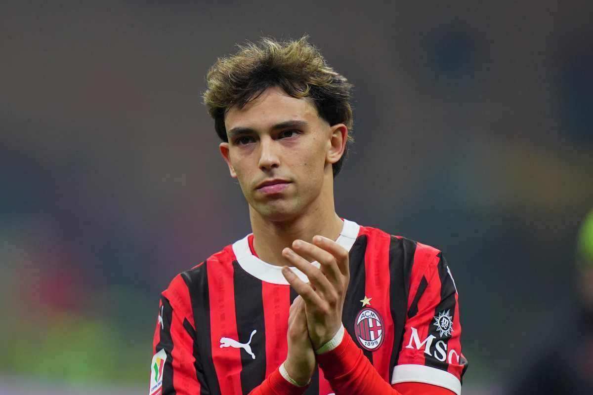 Joao Felix applaude i tifosi