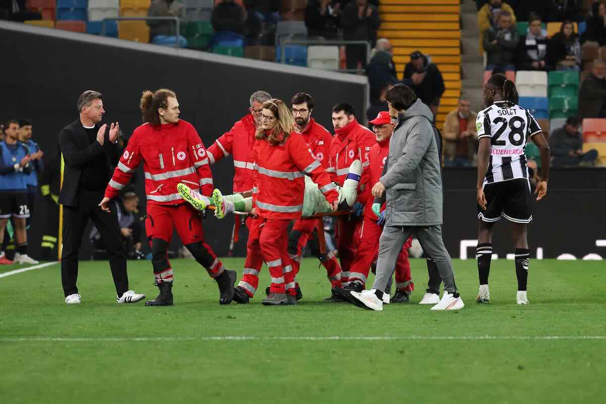 Maignan esce in barella