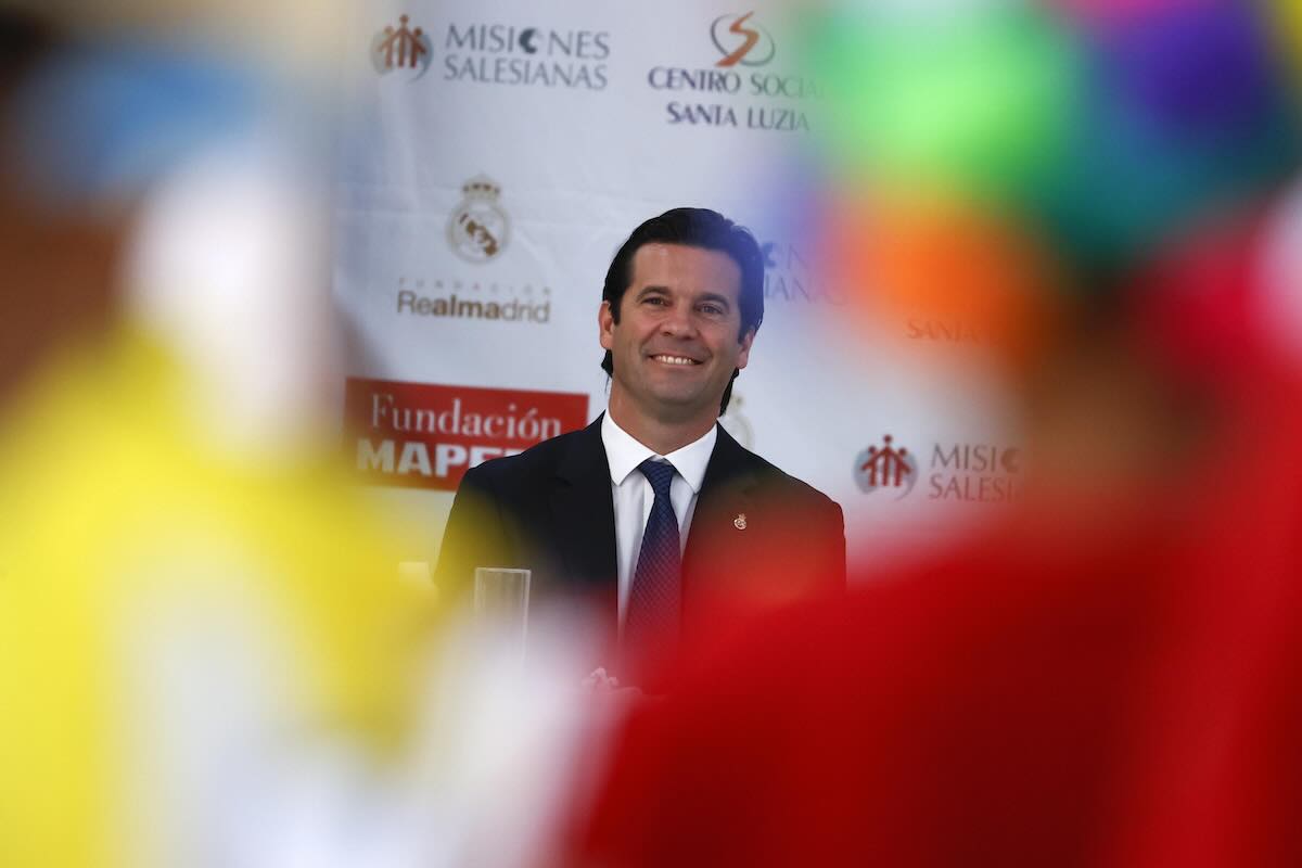 Solari durante una conferenza stampa