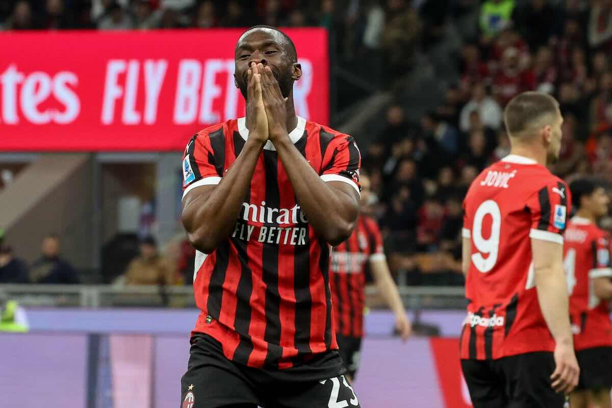 Tomori con le mani in faccia