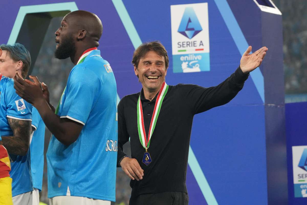 Antonio Conte allenatore del Napoli esulta per la vittoria dello Scudetto