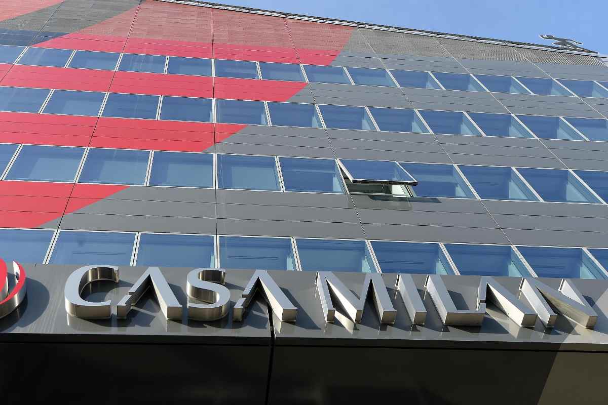 La facciata di Casa Milan sede del club rossonero