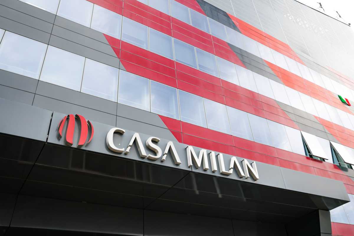 La facciata di Casa Milan, sede del club rossonero