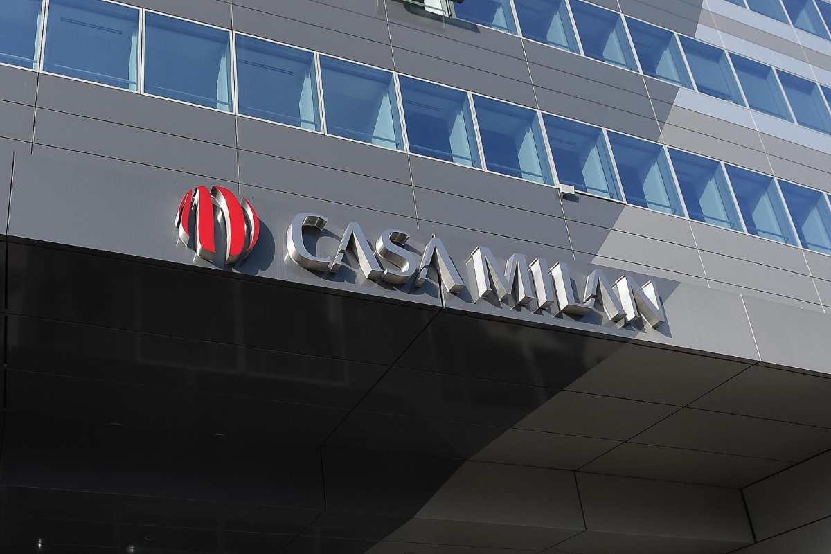 La facciata di Casa Milan sede del club rossonero