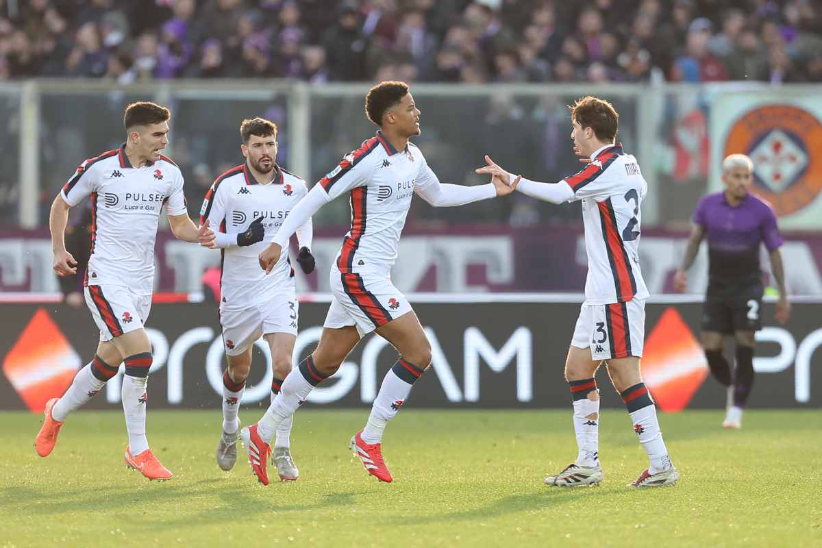 De Winter esulta coi giocatori del Genoa dopo un gol