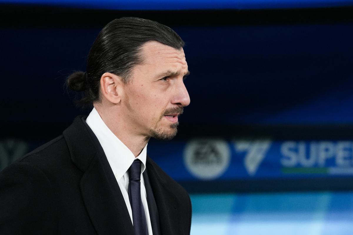 Zlatan Ibrahimovic dirigente del Milan durante un pre-partita