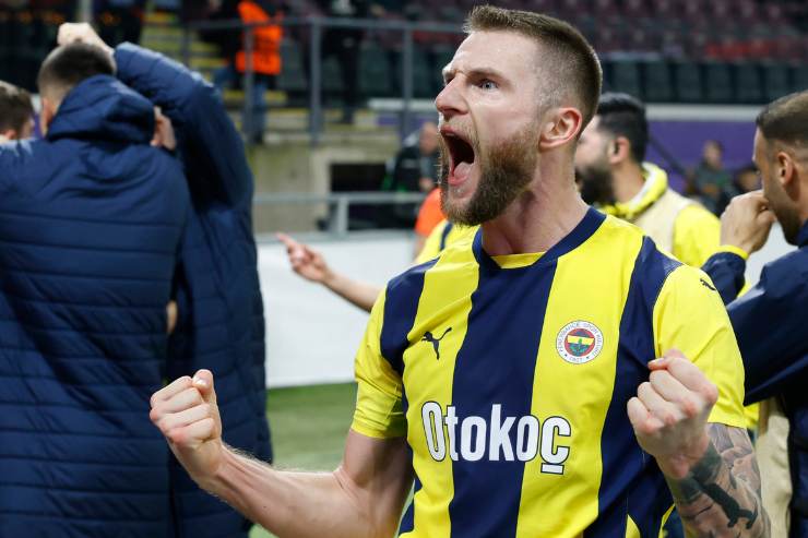 Milan Skriniar difensore del Fenerbahce esulta per una vittoria