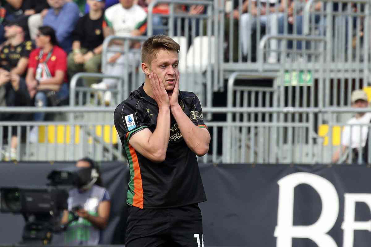 Nicolussi Caviglia si dispera