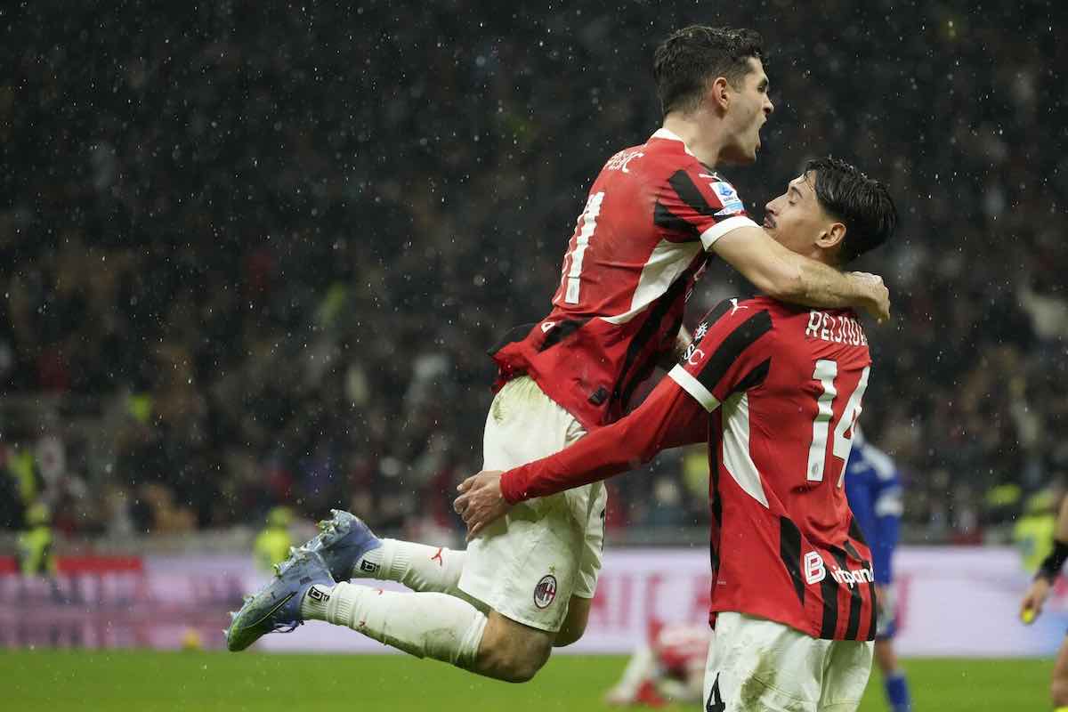 Reijnders e Pulisic esultano dopo il gol