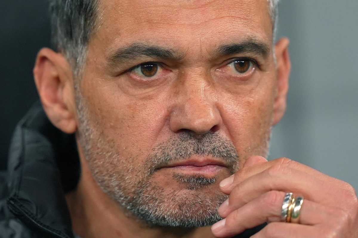 La faccia concentrata di Sergio Conceicao allenatore del Milan