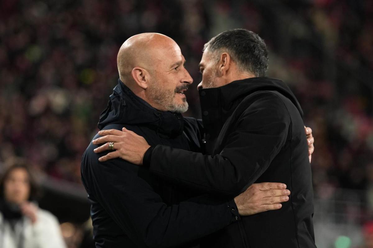 Vincenzo Italiano e Sergio Conceicao si abbracciano prima di Bologna Milan