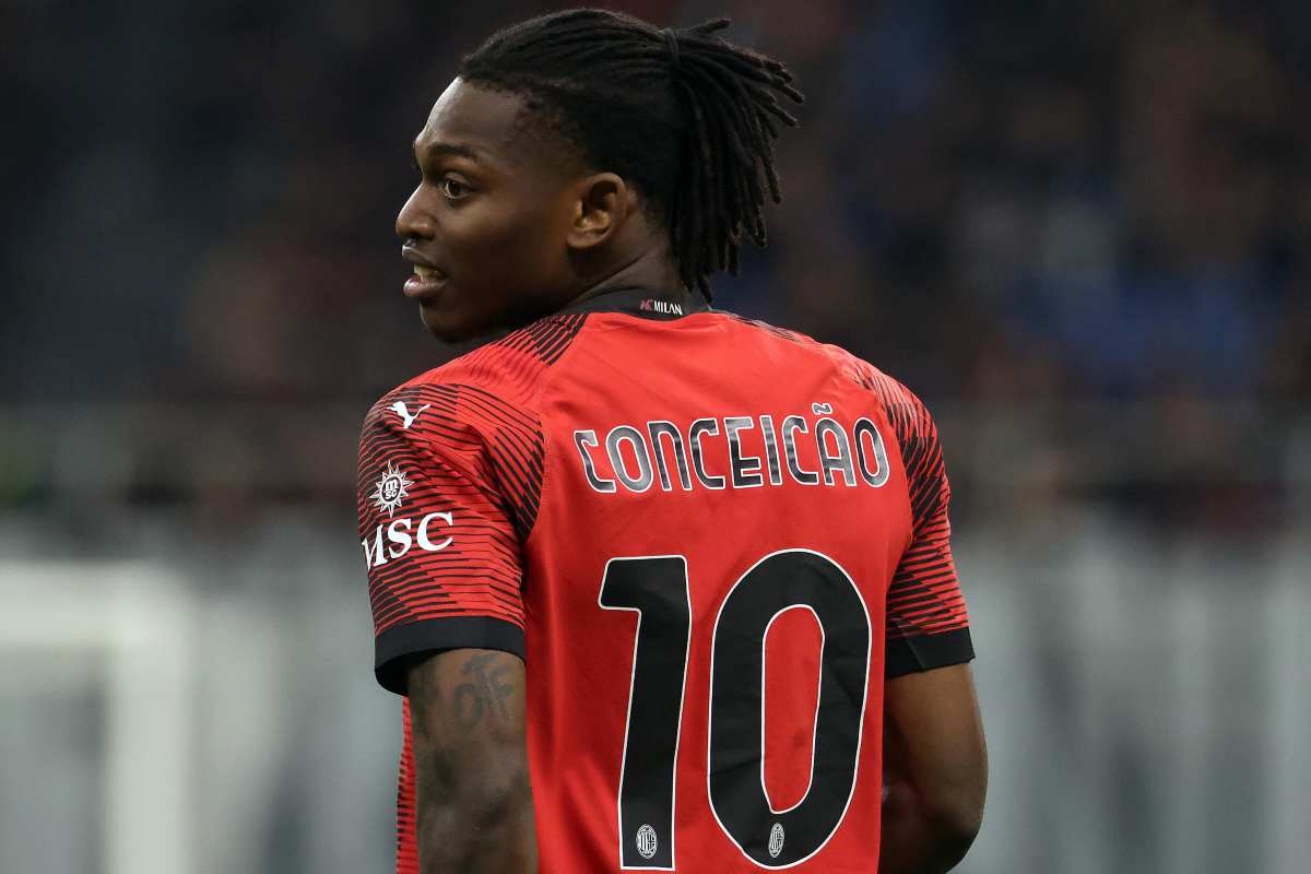 Leao con il nome della madre sul retro della maglia