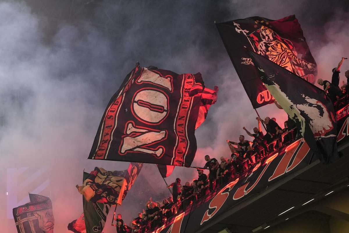 I tifosi del Milan in curva