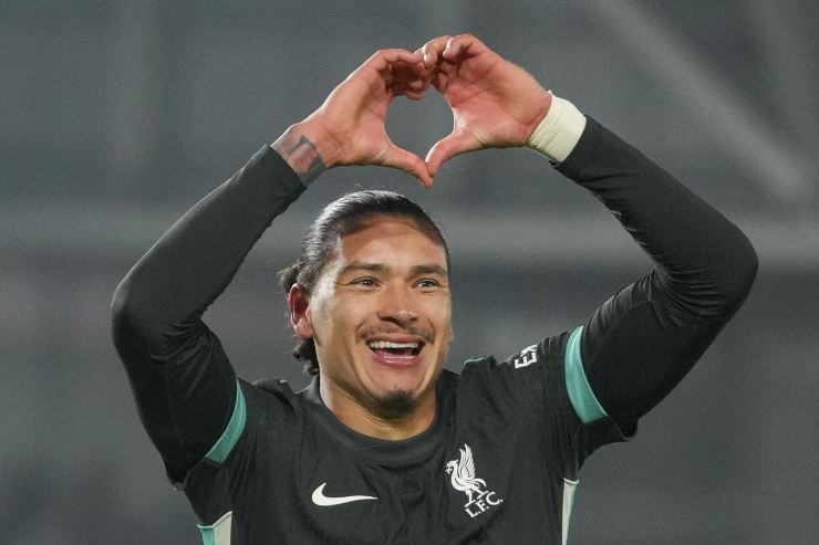 Darwin Nunez attaccante del Liverpool esulta dopo un gol segnato