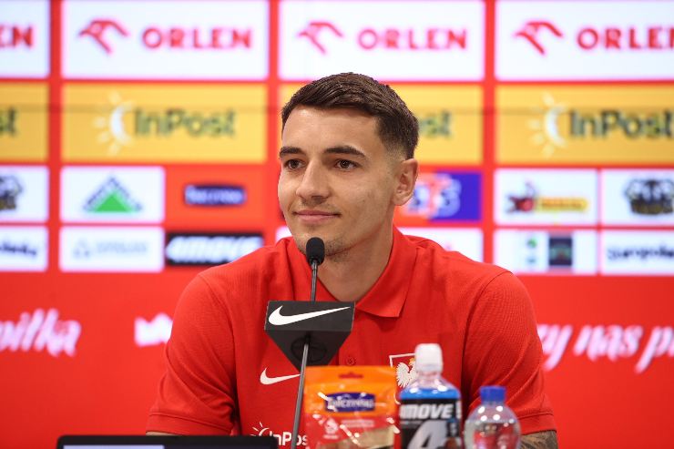 Jakub Kiwior difensore dell'Arsenal in conferenza stampa