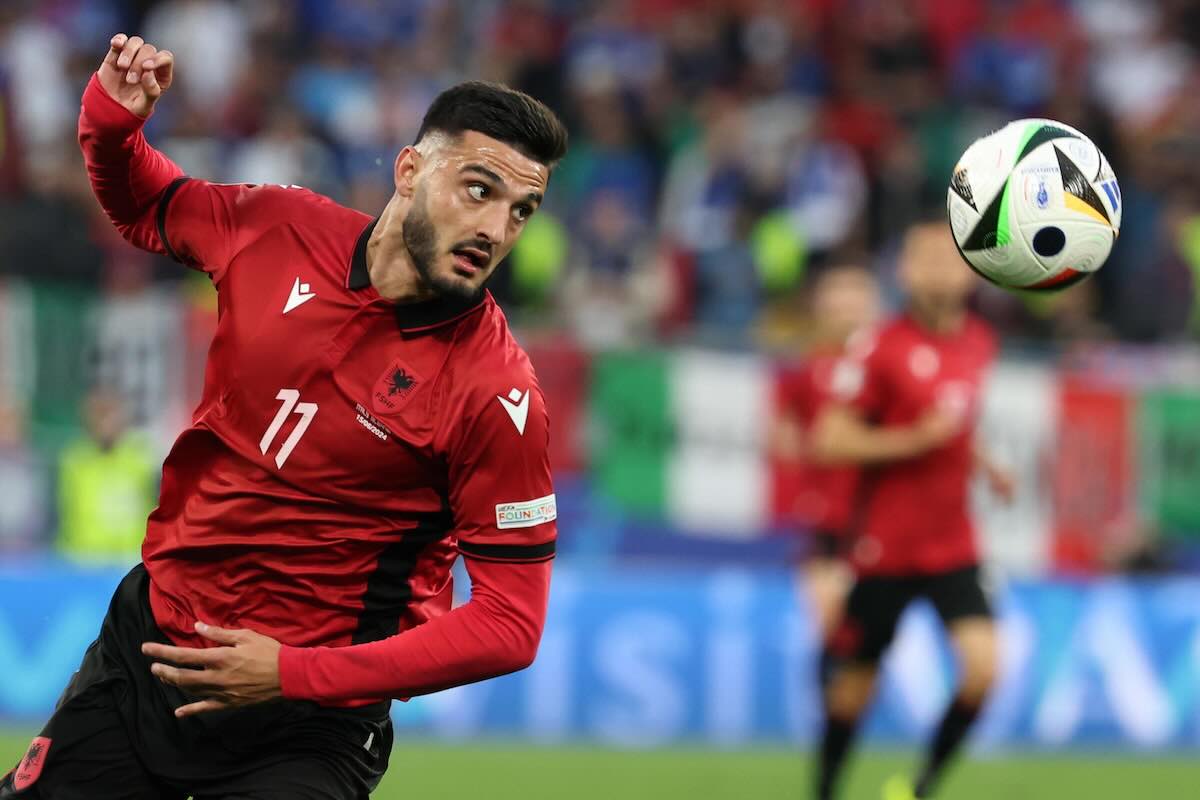 Armando Broja colpisce di testa